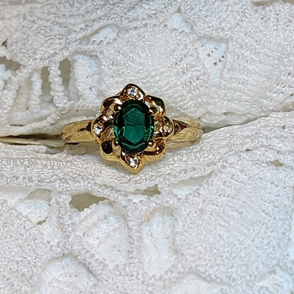 Vintage Elegant Gold Plated and Faux Emerald Green CZ Ring SIZE 7.5 - Picture 11 of 13